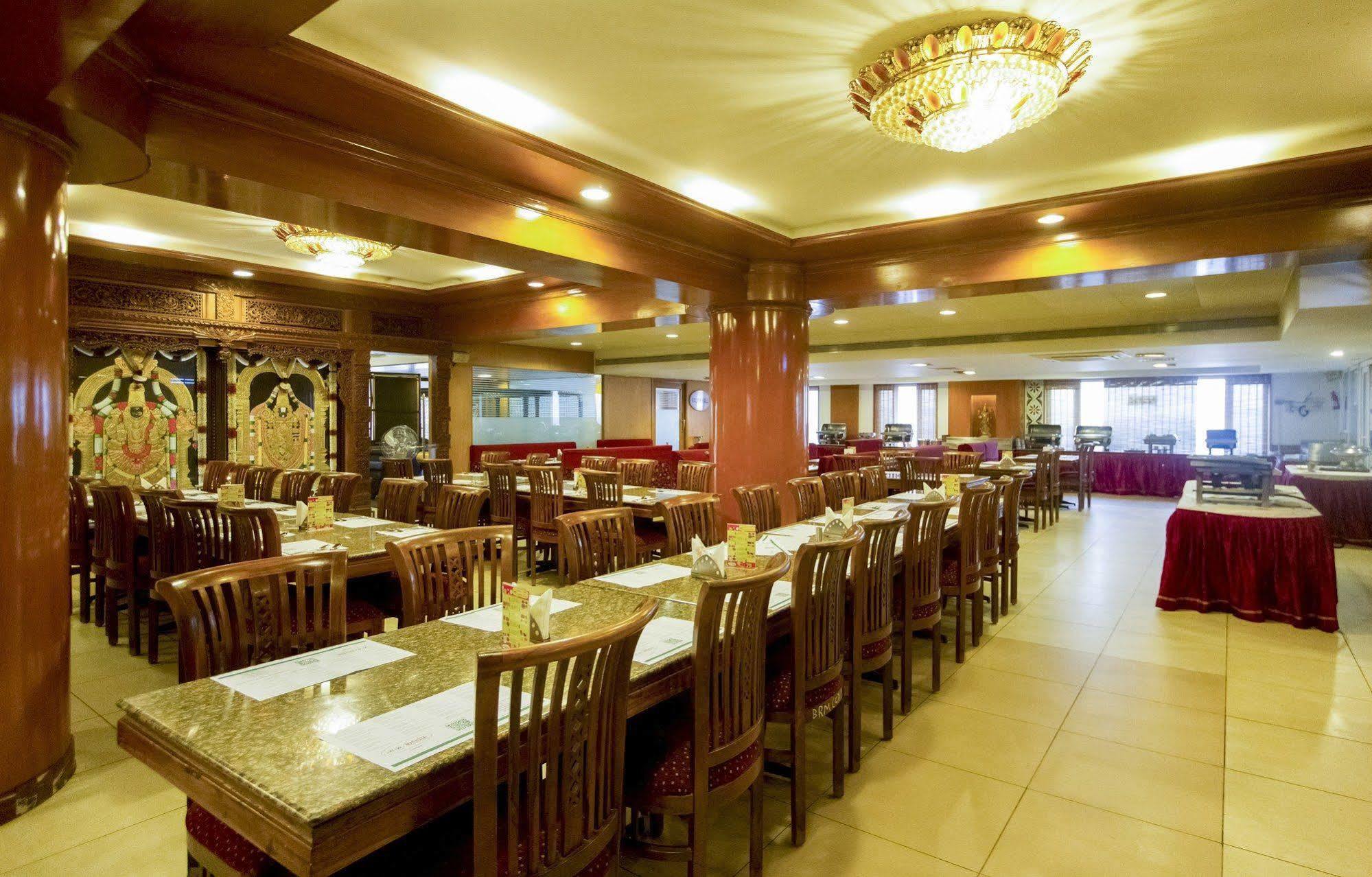 Capital O 66763 Blossoms Serviced Apartments Chennai Esterno foto